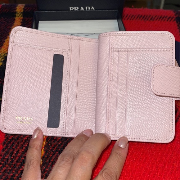Prada wallet preloved beautiful soft pink pristine condition - Picture 3 of 8